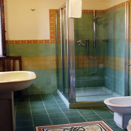 La Casa Sulla Collina D'oro Bed and Breakfast 4*