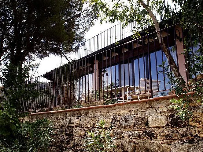 La Casa Sulla Collina D'oro לינה וארוחת בוקר פיאצה ארמרינה
