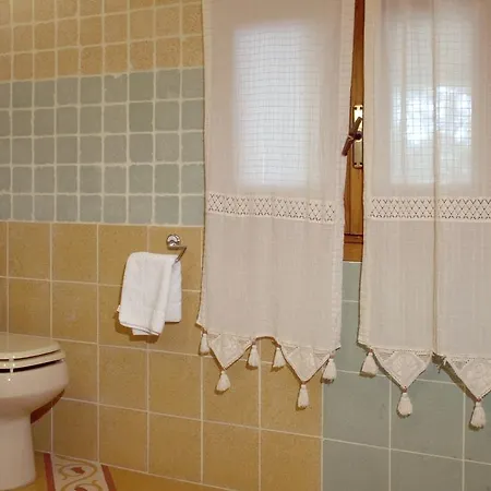 לינה וארוחת בוקר La Casa Sulla Collina D'oro 4*