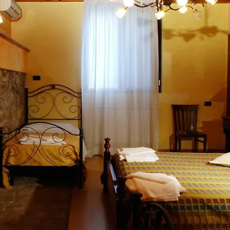 לינה וארוחת בוקר La Casa Sulla Collina D'oro 4*